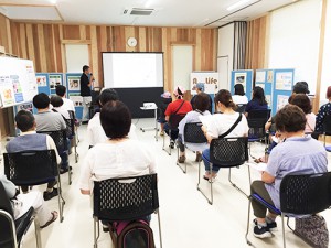 飼い主講習会の様子。 譲渡会に参加するには、講習会に参加する必要があります。